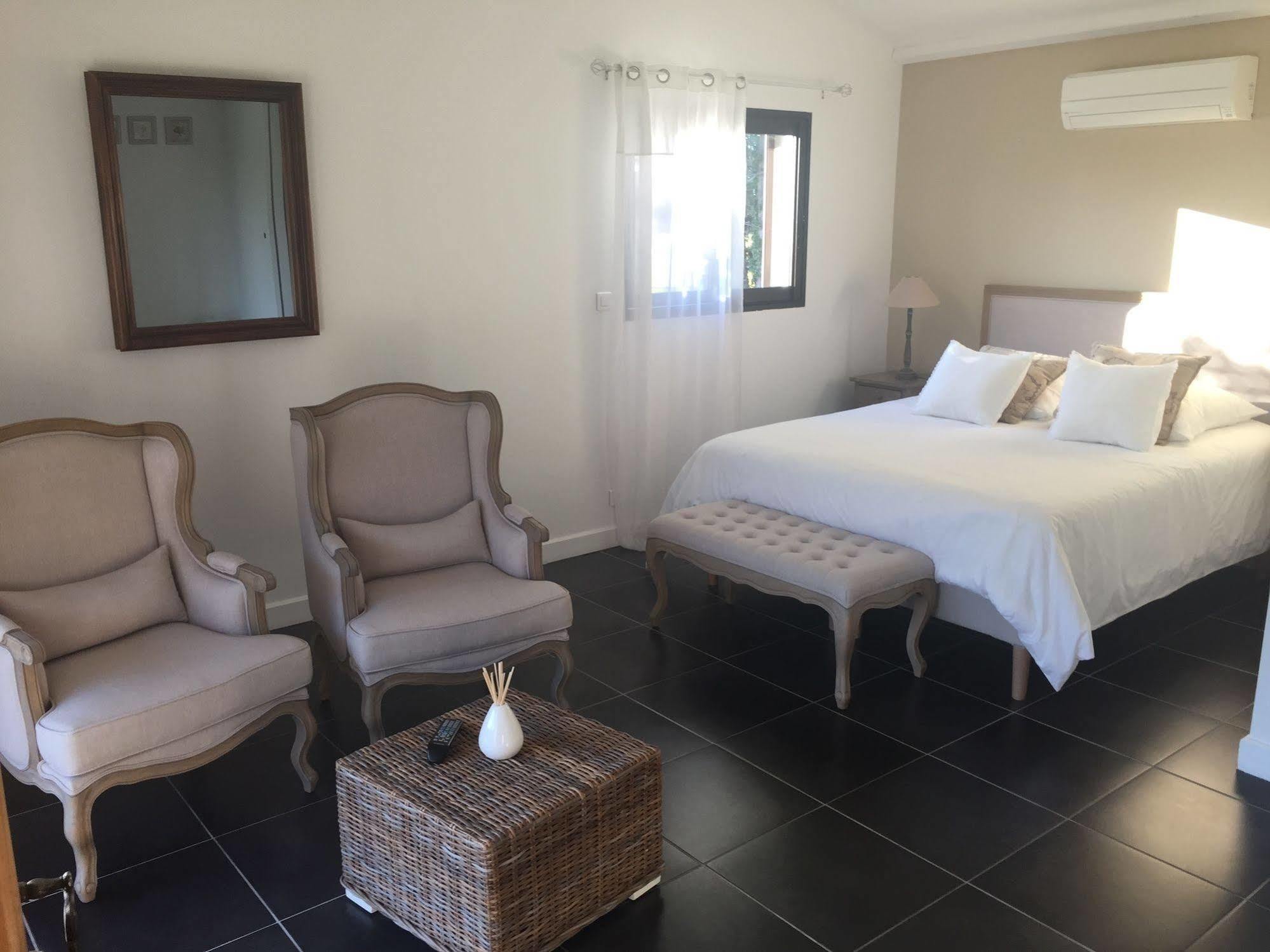 Mas Des Limites Bed and Breakfast Rognonas Buitenkant foto